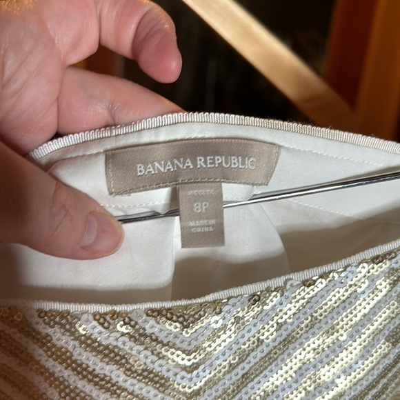 Banana Republic Holiday Gold White Chevron Sequin Mini Skirt Size 8P - Picture 4 of 7